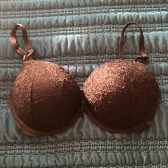 Victoria’s Secret 3 padded bras 36 D - Picture 6 of 7